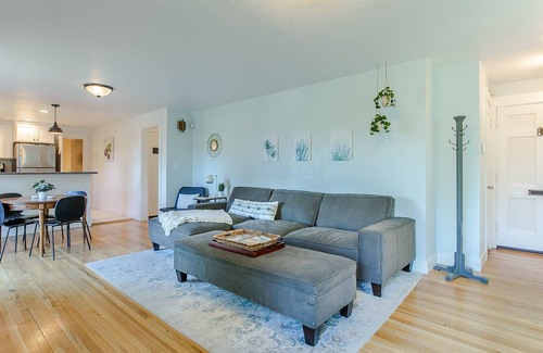 Amazon House | Tracktown Charmer- 4 Bedroom/ 3 Bathroom