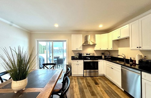 Newport East Apartment | Tradewind Haven - New 4-Bed Townhouse Near Newport