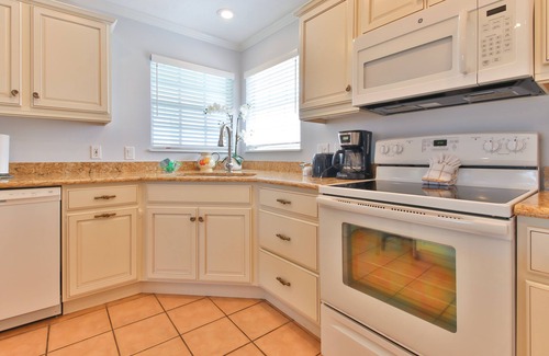 Bradenton Beach Condo | Tradewinds Beach Resort