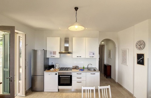 Marina di Felloniche Villa | Traditional 3-unit estate, jacuzzi & beach access