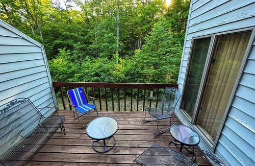 Harbor Springs Condo | Traditional 4BR/3.5BA Hideaway Valley Condo, Harbor Springs/Petoskey Area.