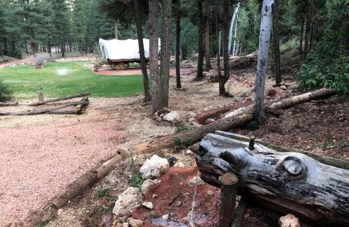 Alton House | Traditional Conestoga Wagon Perfect for a Family Getaway near Zion National Park, Utah