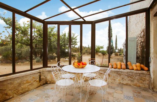 Graveson House | Traditional farmhouse with charm and character and inviting swimming pool.