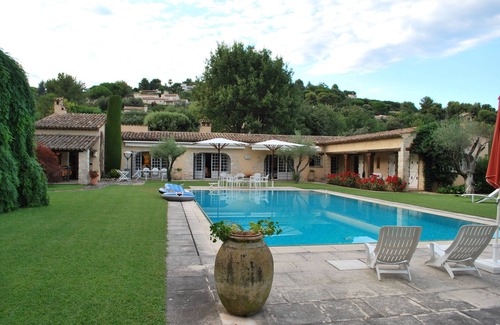 La Colle-sur-Loup House | Traditional Provencal farmhouse in the heart of nature
