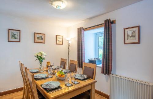 East Lewiston House | Traditional Highland Cottage Near Loch Ness