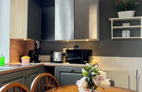 Chipping Norton Cottage | Traditional home perfect escape in the Cotswolds