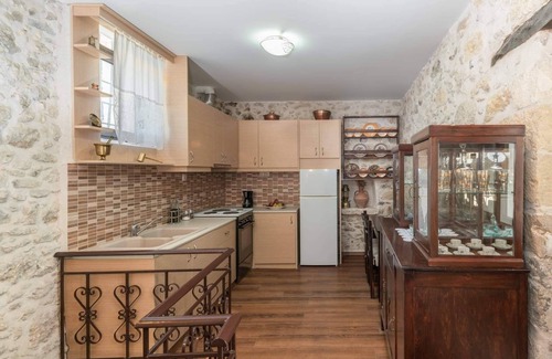 Krouson House | Traditional resort in Heraklion,Crete:perfect for couples, families, and groups.