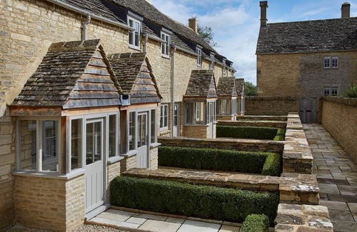 Southrop Cottage | Traditional Rustic Cotswold Hideaway in Southrop