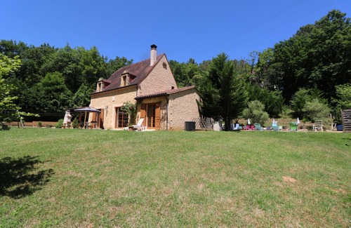 Beynac-et-Cazenac House | Traditional stone cottage wih enclosed garden and private heated pool at Beynac