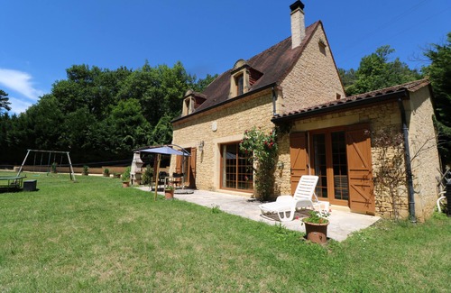 Beynac-et-Cazenac House | Traditional stone cottage wih enclosed garden and private heated pool at Beynac