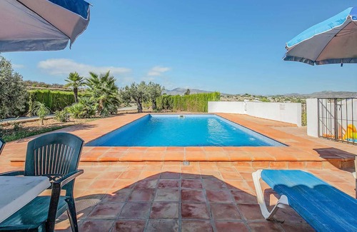 Fustera Villa | Traditional Spanish 5 bed villa with A/C and pool
