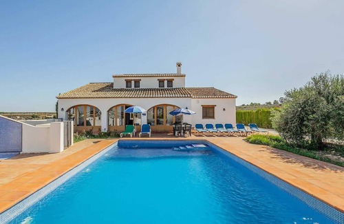 Fustera Villa | Traditional Spanish 5 bed villa with A/C and pool
