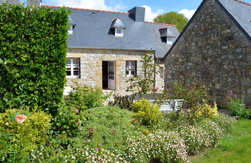 Crozon House | Traditional stone close spot and beach, hiking trails, quiet and charm