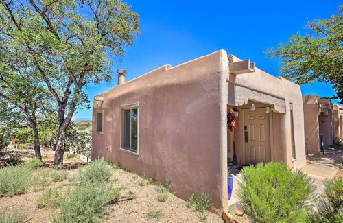 Santa Fe Apartment | Traditional-style Adobe Casita - Walk to Dtwn