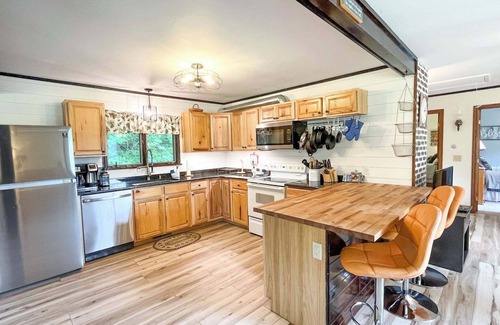 Moretown House | Traditional Vermont Ski Chalet Central to Mad River Valley and Stowe