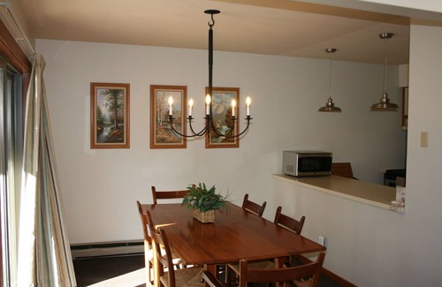 Central Vermont- Killington Condo | Trail Creek Upper unit 2Br/2Bath King/Twins + Queen + loft on ski home trail