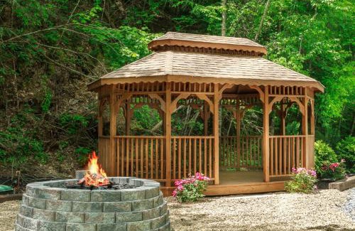 Pittman Center House | Trail Head by Stony Brook Cabins