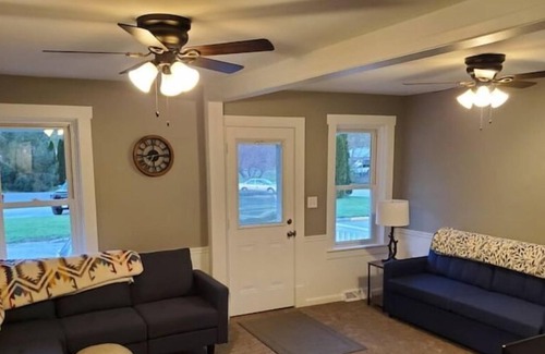 Williamsburg House | Trail House- 7 Person Stay at Lower Trail Head!