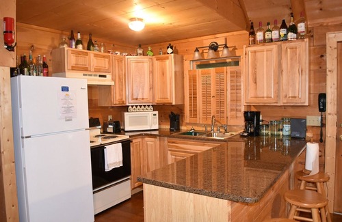 Morganton Cabin | Trail's End - Hot Tub, Pool Table, Wifi, Pet Friendly, 15 minutes to Blue Ridge