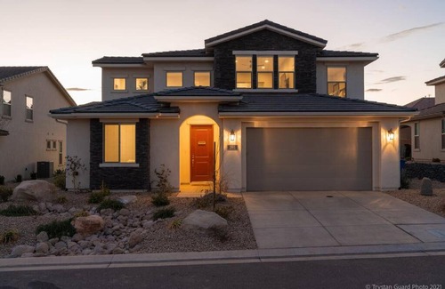 Sienna Hills House | Trailhead - PRIVATE HOME/HOT TUB - FULLY LOADED!!!