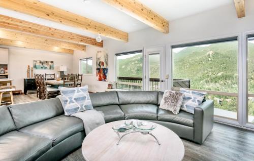 Windcliff Estates Apartment | Trails End Vacation Home at Windcliff home