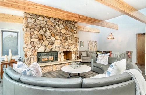 Windcliff Estates Apartment | Trails End Vacation Home at Windcliff home