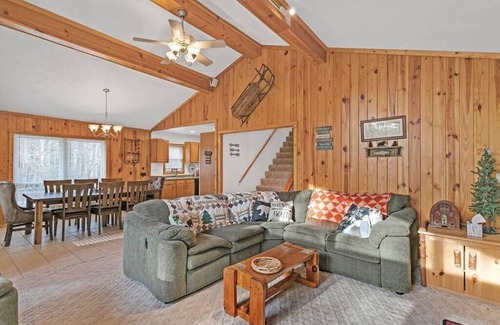Champion House | Trailside Chalet featuring Wrap Around Deck & Private Hot Tub just outside of 7 Springs Resort
