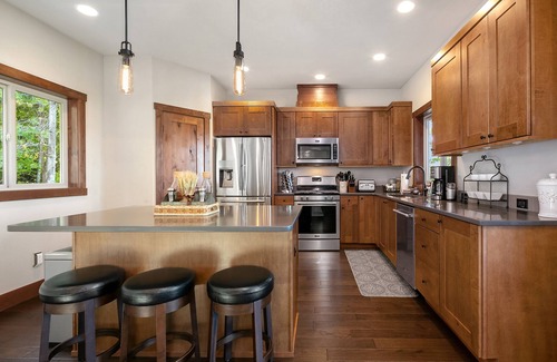 Cle Elum House | Trailside's Finest! Game Room | Wi-Fi | Private Hot Tub