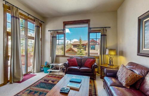 Bear Crossing House | Trailside Tranquility