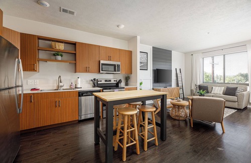 Traverse City Apartment | Trailside45 Modern Getaway – Traverse City