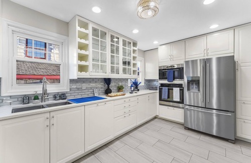 Constable Hook Apartment | Train 2min walk, Free Parking, Pool Table & NYC 30min