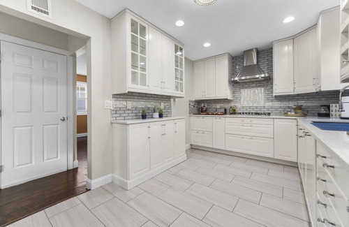Constable Hook Apartment | Train 2min walk, Free Parking, Pool Table & NYC 30min