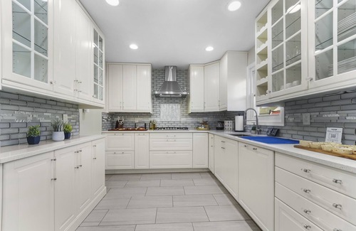 Constable Hook Apartment | Train 2min walk, Free Parking, Pool Table & NYC 30min