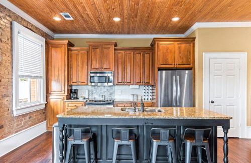 Natchez Apartment | Train Depot - 2 Bed, 1 & Half Bath, Heart of Downtown, Washer & Dryer