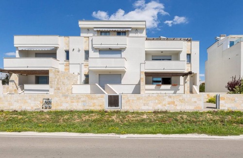 Scala di Furno Apartment | Tramonto Apartment in Porto Cesareo with private beach