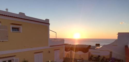 Panza Apartment | Tramonto sul mare