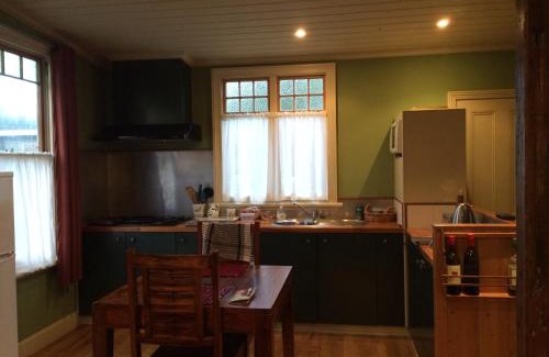 Strahan House | Tramway Cottage