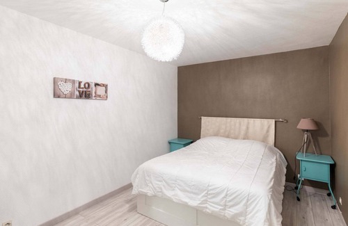 Englesqueville-la-Percee House | Tranquil Holiday Home in Englesqueville-la-Percee with Garden