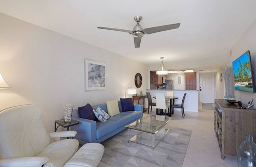 Bonita Bay Condo | 🌿Tranquil 2/2 Seasonal Getaway with Lake Views in Wild Pines in Bonita Bay! 🌊"