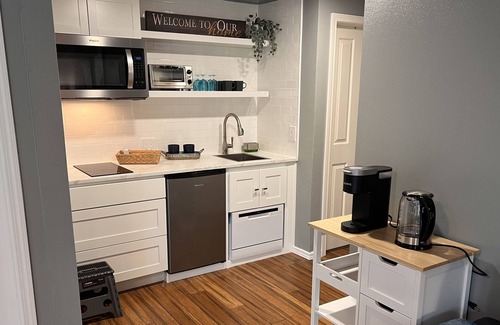 Lakeland North Apartment | Tranquil 2 bedroom apartment with private yard and deck