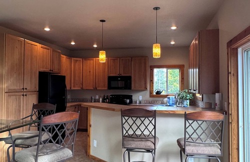Black Hawk House | Tranquil 2-bedroom house with WiFi in the mountains