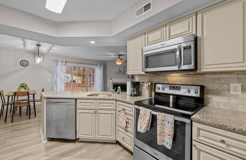 Northwest Raleigh House | Tranquil 2-bedroom townhome in Raleigh. Close to shopping and restaurants.