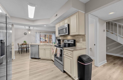 Northwest Raleigh House | Tranquil 2-bedroom townhome in Raleigh. Close to shopping and restaurants.