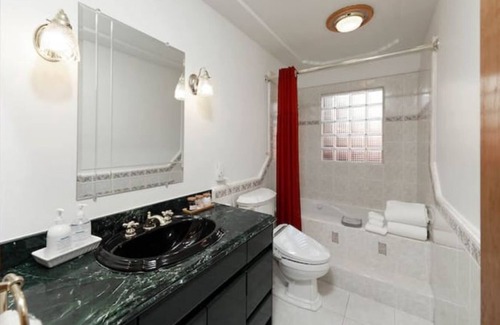 Bakersfield House | Tranquil 2 bedroom 2bath home