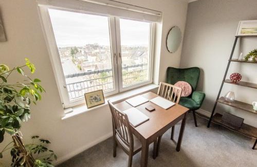 Falkirk Apartment | Tranquil 2Bed/2Bath Duplex Falkirk