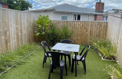 Henderson House | Tranquil 2BR House on Te Kanawa Crescent