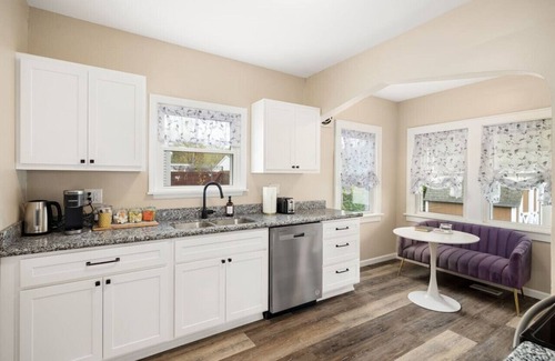 Peoria House | Tranquil 3-Bed Retreat: Sleeps 7