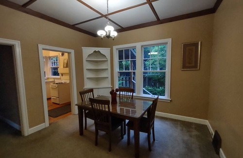 Buckman Neighborhood Apartment | Tranquil 3 bedroom apartment in Portland