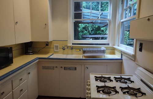 Buckman Neighborhood Apartment | Tranquil 3 bedroom apartment in Portland