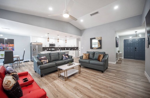 Summerlin House | Tranquil 3-bedroom house in vibrant Las Vegas, close to Fremont Street